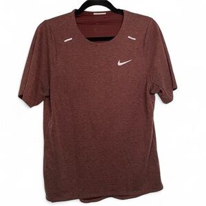 Nike Running Dri-Fit Short Sleeve Maroon Tee Shirt Men’s M Reflective Logo